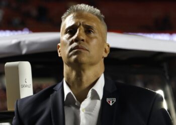 Crespo celebra triunfo do São Paulo em casa pelas oitavas da Copa do Brasil