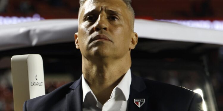Crespo celebra triunfo do São Paulo em casa pelas oitavas da Copa do Brasil