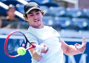 João Fonseca passa mal, mas bate sérvio e estreia com vitória no US Open