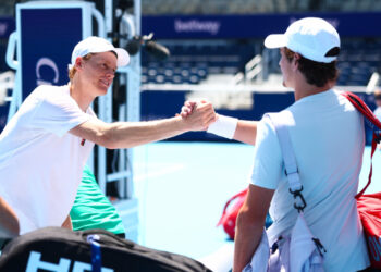 João Fonseca inicia treinos em Cincinnati e se encontra com Jannik Sinner