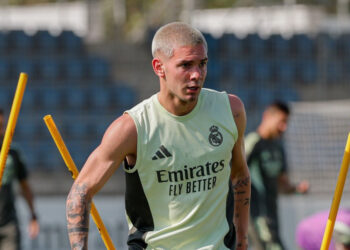 Xabi Alonso sai em defesa de Mastantuono após elogios a Messi