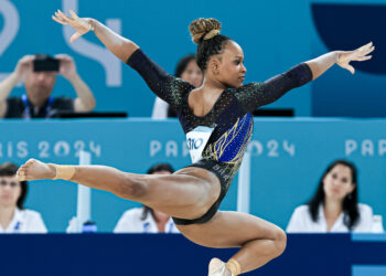 Rebeca Andrade anuncia que não competirá mais no solo