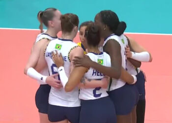 Brasil bate a República Dominicana e avança à semifinal no vôlei feminino