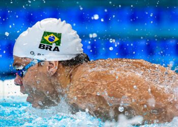 Gabriel Bandeira bate recorde e fatura ouro no Mundial Paralímpico; Carol Santiago vence 100m livre