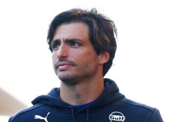 Sainz critica punição da FIA após incidente com Lawson: “É uma completa piada”