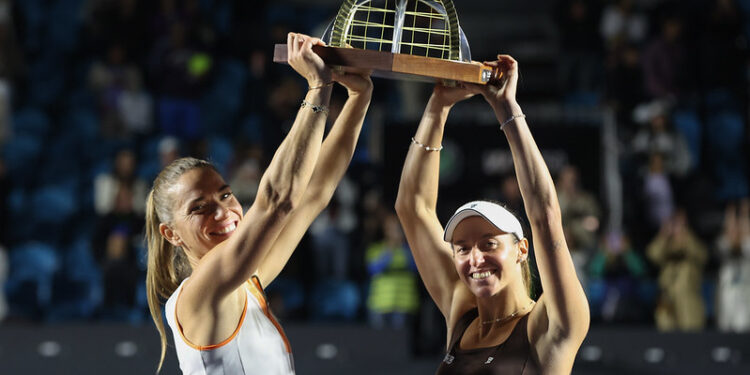 Luisa Stefani e Timea Babos conquistam título de duplas no SP Open