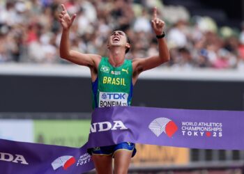 Caio Bonfim é campeão mundial nos 20 km da marcha atlética