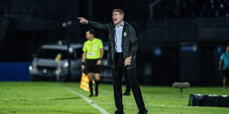 Fortaleza anuncia a contratação do técnico argentino Martín Palermo