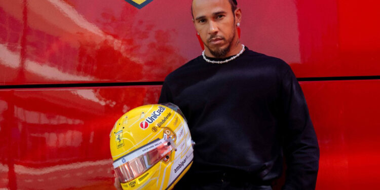 Hamilton homenageia Niki Lauda com capacete especial em Monza