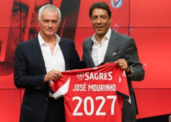Mourinho é anunciado como novo técnico do Benfica: “É uma honra tremenda”