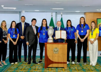 Lula diz que enviará projeto de lei para incentivar futebol feminino