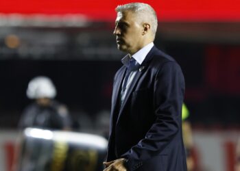 Crespo valoriza vitória, mas deixa dúvida sobre futuro no São Paulo: “Não sei se fico”