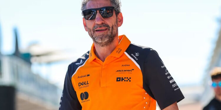 “Mundial de Pilotos está em nossas mãos”, diz chefe da McLaren após arrancada de Verstappen