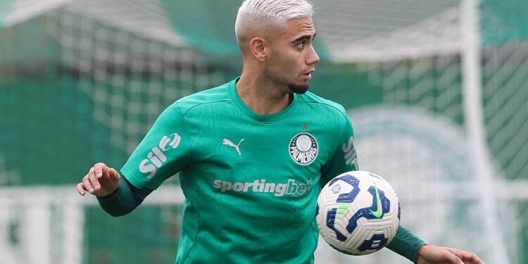Andreas Pereira vai reencontrar o Flamengo pela primeira vez após falha na Libertadores