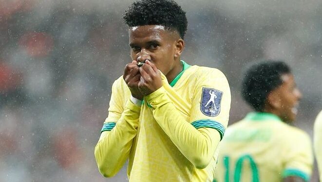 Estêvão vibra com gols e vê evolução do Brasil: “Crescendo a cada dia”