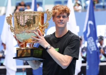 Sinner fatura bicampeonato em Pequim e iguala marca de Nadal e Djokovic