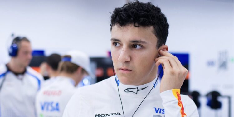 Hadjar se defende após reclamação de Alonso no GP de Singapura: “Mal-humorado”