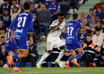 Zagueiro do Getafe se desentende com Vini Jr.: “É por isso que todo mundo te odeia”