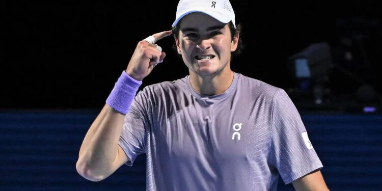 João Fonseca vence espanhol e vai disputar maior final da carreira na Basileia