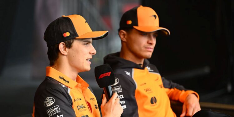Piastri parabeniza McLaren por título e reclama de toque com Norris: “Nunca é o ideal”
