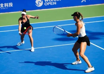 Dupla de Luisa Stefani dá adeus a Wuhan, mas segue no top 8 do Finals