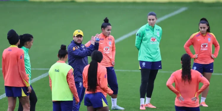 Seleção feminina se prepara para amistosos na Europa