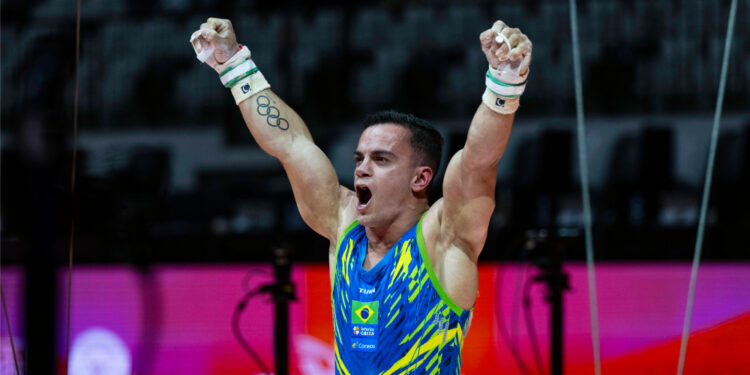 Caio Souza fica em sexto lugar na final de argolas do Mundial de ginástica