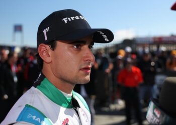 Caio Collet realiza teste na Indy com carro da AJ Foyt