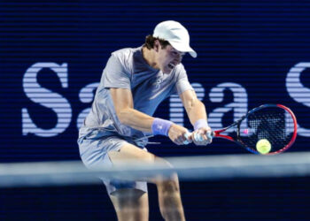 João Fonseca perde para Khachanov e cai na segunda rodada em Paris