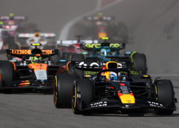 Verstappen vence sprint nos EUA e esquenta briga pelo título; Piastri e Norris abandonam após acidente na largada