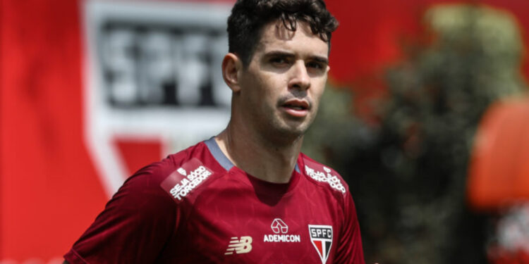 Oscar sofre lesão muscular e inicia tratamento no São Paulo