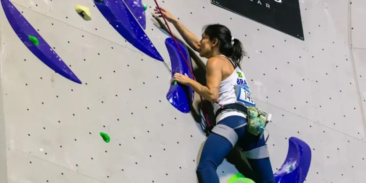 Marina Dias é ouro na etapa de Laval da Copa do Mundo de paraescalada