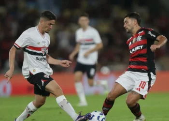 Em busca da liderança no Brasileirão, Flamengo enfrenta o São Paulo