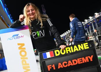 Doriane Pin chega em quinto na corrida 2 em Las Vegas e comemora título da F1 Academy