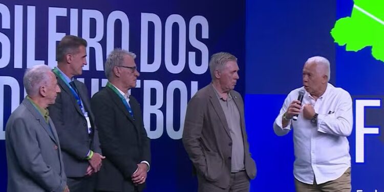 Show de horrores no encontro dos treinadores escanteados