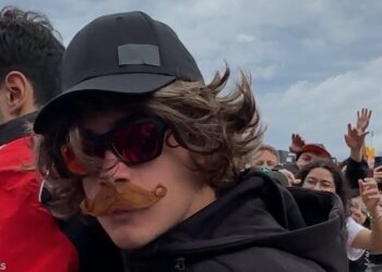 Colapinto se diverte como segurança de Ocon em Interlagos