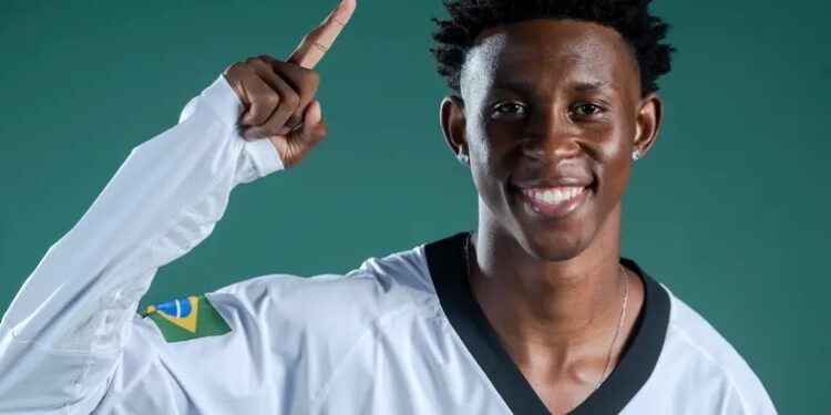 Campeão mundial, Henrique Marques revela sonho: “Transformar minha mãe de ‘empregada’ em ‘patroa’”