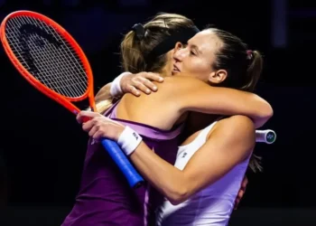 Luisa Stefani e Timea Babos ficam com o vice do WTA Finals