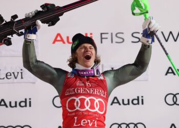 Lucas Pinheiro conquista título inédito em etapa da Copa do Mundo de esqui alpino