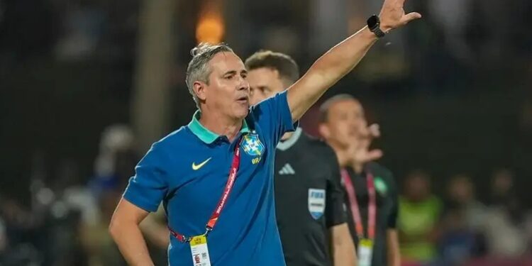 Técnico da seleção sub-17 celebra classificação para a semifinal da Copa do Mundo