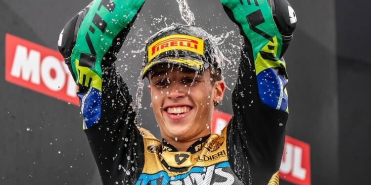 Campeão da Moto2, Diogo Moreira manda recado a rival após polêmica