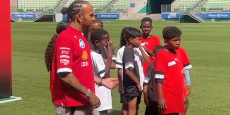 Hamilton chega ao Brasil para o GP de São Paulo e participa de evento no Allianz Parque