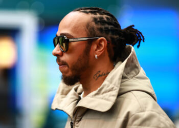 “Estou vivendo esse sonho por Senna”, diz Hamilton sobre estreia em Interlagos com a Ferrari