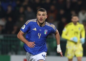 Itália é goleada pela Noruega e disputará a repescagem da Copa; time de Haaland se classifica