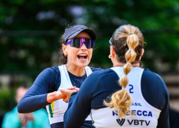 Brasileiros avançam às oitavas no Mundial de Vôlei de Praia