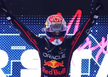 Vivo na briga pelo penta, Verstappen comemora vitória no Catar: “Vamos lutar até o fim”