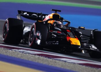 McLaren erra na estratégia, Verstappen vence no Catar e adia decisão da F1 para Abu Dhabi