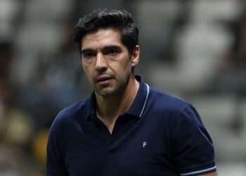 Palmeiras anuncia renovação com Abel Ferreira até o fim de 2027