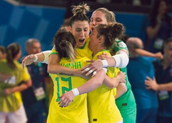 Brasil goleia a Espanha e vai à final da 1ª Copa do Mundo Feminina de Futsal