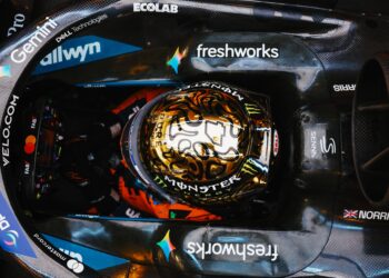 Lando Norris exibe capacete dourado para comemorar primeiro título da F1